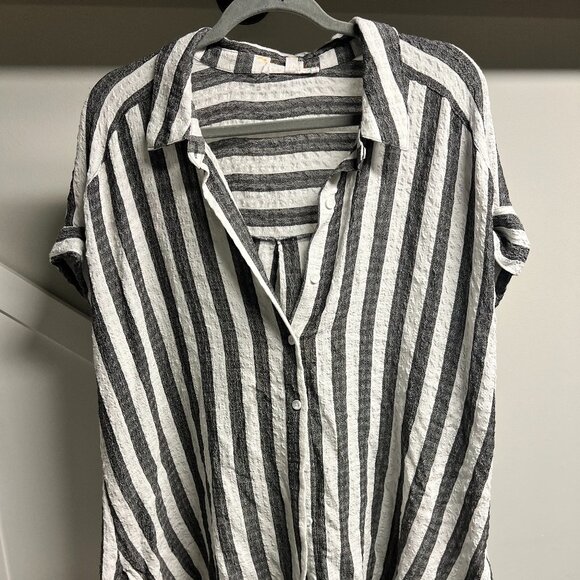 🍂 Jane & Delancey Striped Button-Up Top - Black & White - 1X - Picture 1 of 3